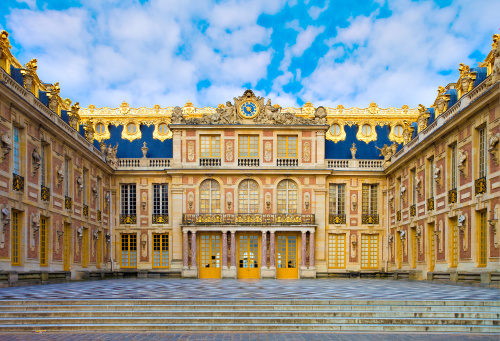凡尔赛宫宫殿为古典主义风格建筑。