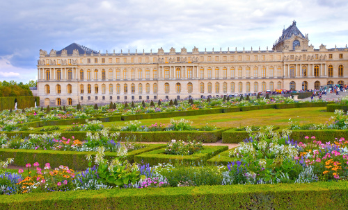 太阳王建造的凡尔赛宫，雄伟壮丽，缔造辉煌的艺术，令人神之向往。