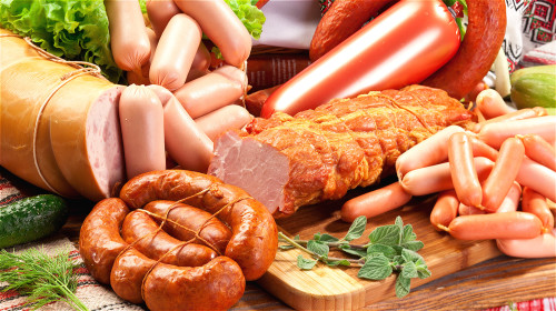 加工肉大都采用腌渍的方法制作，常吃容易致癌。