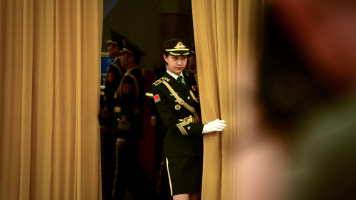 中共軍隊文職人員專用制服於8月1日啟用。（網路圖片）