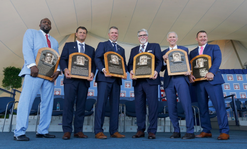 葛雷洛、霍夫曼、瓊斯、莫里斯、崔莫、托米（左起）在30日入主位於古柏鎮的棒球名人堂。（圖片來源：Getty Images）