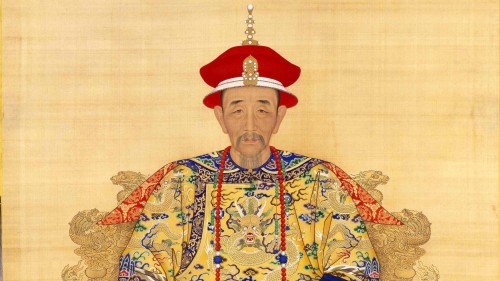 清朝是唯一一个通过制度规定，在皇帝的朝服冠上顶戴佛像的王朝。