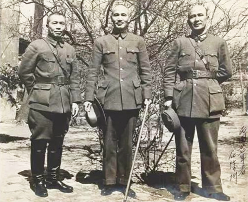 蒋委员长、白崇禧、李宗仁在徐州前线视察。