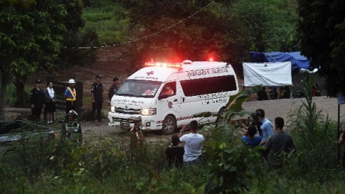 2018年7月8日，被救出的幾名足球隊員被救護車送往醫院。