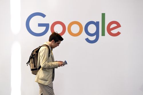 3月20日，谷歌因搜索广告垄断被欧盟重罚17亿美元。
