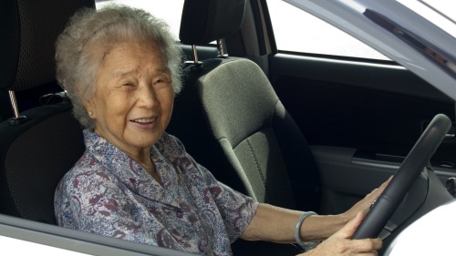 美国拟推移民新政90岁华裔老人赶着入籍
