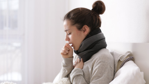 如果经常咳嗽不止，有时也会干咳，可能是血栓的一些表现症状。