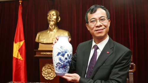 驻台北越南经济文化办事处代表陈维海（图）即将离任，他8日受访表示，将致赠总统蔡英文一个绘有越南国花“莲花”图样的花瓶，希望借此祝福台湾和平、稳定。