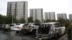 瑞典多地發生焚燒汽車事件上百汽車被毀(圖)