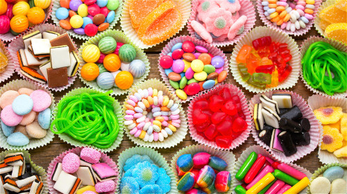 糖果在体内累积过多的话，很容易导致身体出现糖基化反应。