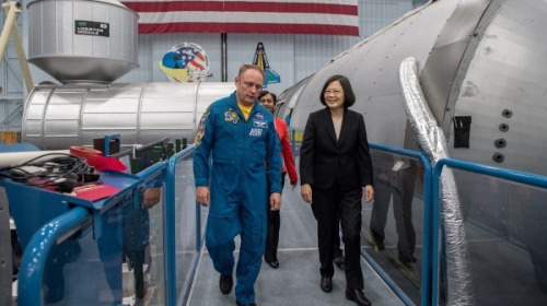 蔡英文總統參訪美國航太總署（NASA）。