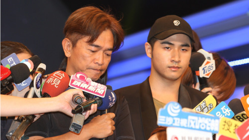 吳宗憲與兒子吳睿軒20日現身節目《綜藝大熱門》記者會，向社會大眾鞠躬道歉。