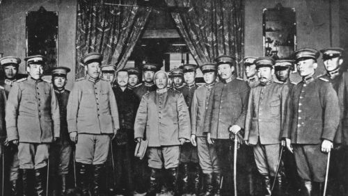 1914年，一戰爆發。次年，日本向袁世凱拋出對華二十一條要求。