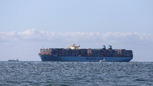 2015年10月25日，丹麥馬士基集團的集裝箱船在法國西北部的勒阿弗爾海岸航行。