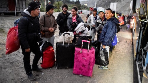 2018年8月22日，委內瑞拉難民經由哥倫比亞前往厄瓜多與秘魯的邊境。