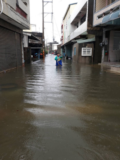 嘉义降超大豪雨多个乡镇淹水。