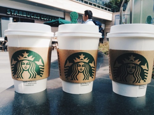 有華人買一杯咖啡在星巴克「蹭涼」一天惹熱議
