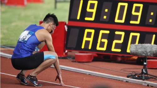 台湾选手杨俊瀚以千分之二秒之差饮恨，落败给日本好手小池佑贵，当场流下令人心碎的英雄泪。