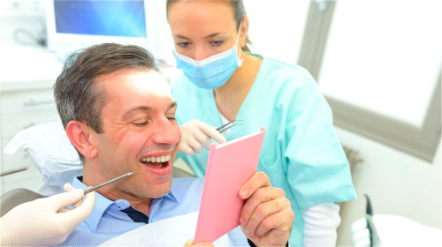 许多医生评估牙齿状况后都强烈建议你“拔智齿”，这是有原因的。