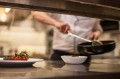 华人老人在家做点饺子卖不想把女儿的房子也赔了(组图)