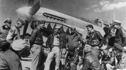 1943年美國空軍飛虎隊與國軍飛行員組成中美聯合空軍。