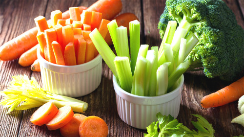 蔬果含有很多膳食纤维，不吃胡萝卜的人有较大的罹癌风险。