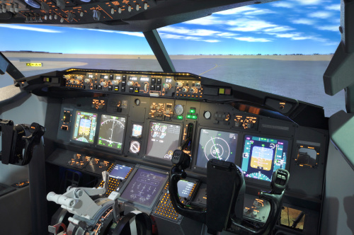劫机者买了飞行员的GPS。图为B737飞行模拟器。