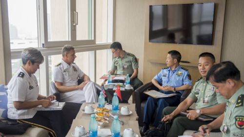 中国中央军委联合参谋部副参谋长常丁求（右三）2018年9月12日会见美军印太司令部司令戴维森（美国海军）