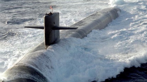 美軍核潛艇遭遇颶風 坐沉河底逃過一劫