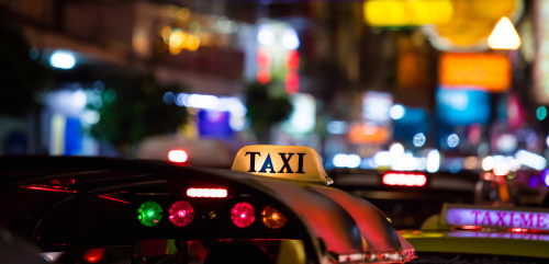 为了增加收入，绝大多数的曼谷出租车司机自然而然把脑筋动到满街的观光客身上。