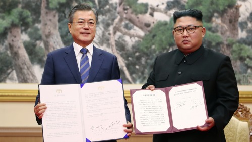 2018年9月19日，金正恩與文在寅簽署了《平壤共同宣言》