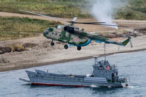 2018年9月15日，中俄联合军事演习期间，俄罗斯军队进行着陆演习。