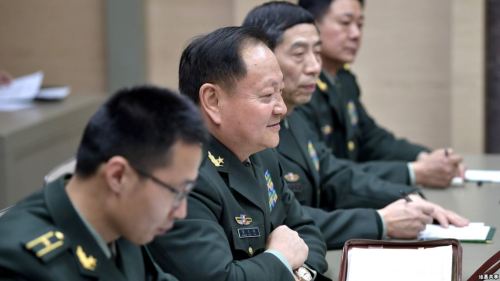 中共军方装备发展部负责人李尚福(右二)2017年12月7日在克里姆林宫。（图片来源：维基百科）