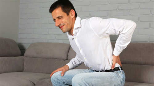 腰痠、腰痛是腎精虛損的一個基本反映，與腎虛關係密切。