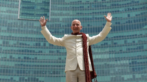 亚马逊创始人兼首席执行官贝佐斯（Jeff Bezos）（照片来源：Manjunath Kiran / AFP / Getty Images）