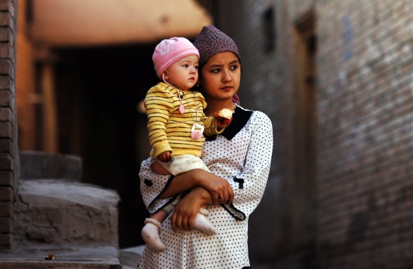 2007年9月9日，新疆维吾尔自治区喀什的一名维吾尔妇女。
