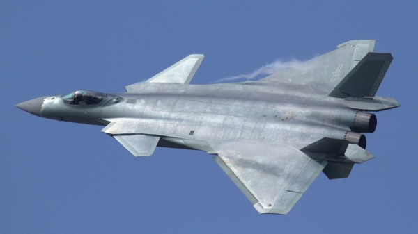 2016年在珠海航空展试飞的中国歼-20