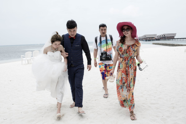 10名中國人在泰國拍婚紗照被抓 觸犯當地法律