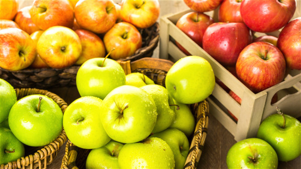 蘋果的營養價值眾所周知，常吃蘋果有助於心血管健康。