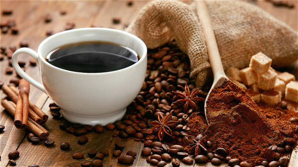 「咖啡」可以改善胰島素阻抗、降低IGF－1，但不能喝太多。
