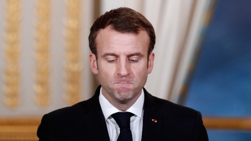 總統馬克宏（Emmanuel Macron）宣布，法國正處於戰爭狀態（We are at war），將從17日中午起，實施強制封鎖15天。