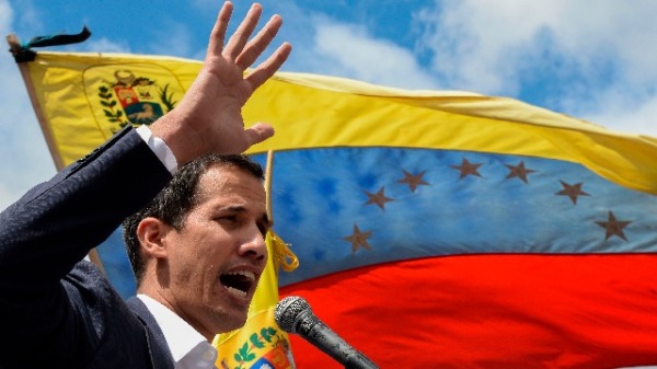 2019年1月23日，委内瑞拉国民议会议长胡安・瓜伊多宣布自己是委内瑞拉的臨時總統。
