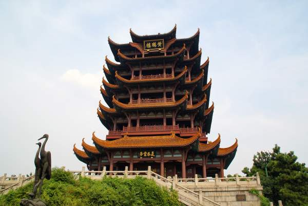 李白、岳飞等风流的汇聚之地——黄鹤楼座落于武汉。