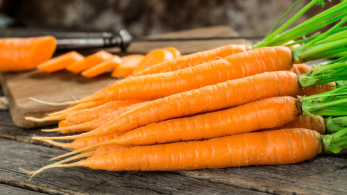 胡萝卜中所含的叶酸与木质素有提高免疫力和抗癌的作用。