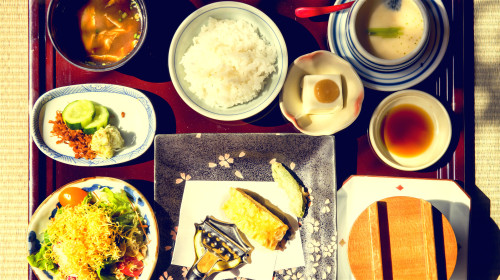 日本人的飲食清淡，少油、少鹽。
