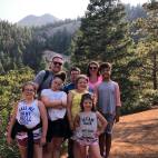 不想讓兄妹們分開夫婦一次收養四個孩子(組圖)