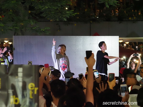 香港民众14日晚发起“集气大会”。