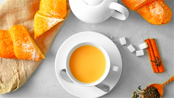 经常喝奶茶，长期摄入反式脂肪酸，易引起血管堵塞。