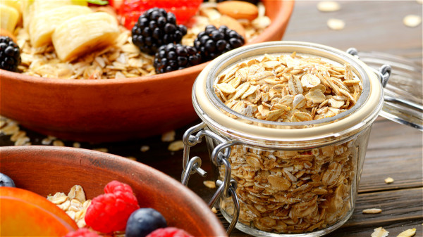 燕麦可以帮助清理血管，长期坚持使得血管十分健康。
