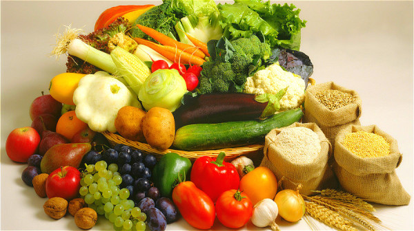 想調理好腸道健康，要多吃新鮮的果蔬、穀物等食物。